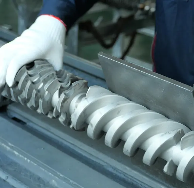 အနက်ရောင်လိုင်းများသည် extruder တွင် အဘယ်ကြောင့် ထပ်ခါထပ်ခါပေါ်လာသနည်း။ ဤဆောင်းပါးတွင် စည် သို့မဟုတ် ဝက်အူပြဿနာကြောင့် ဖြစ်မဖြစ်ကို အမြန်ဆုံးဖြတ်နည်းကို သင်ပေးပါသည်။